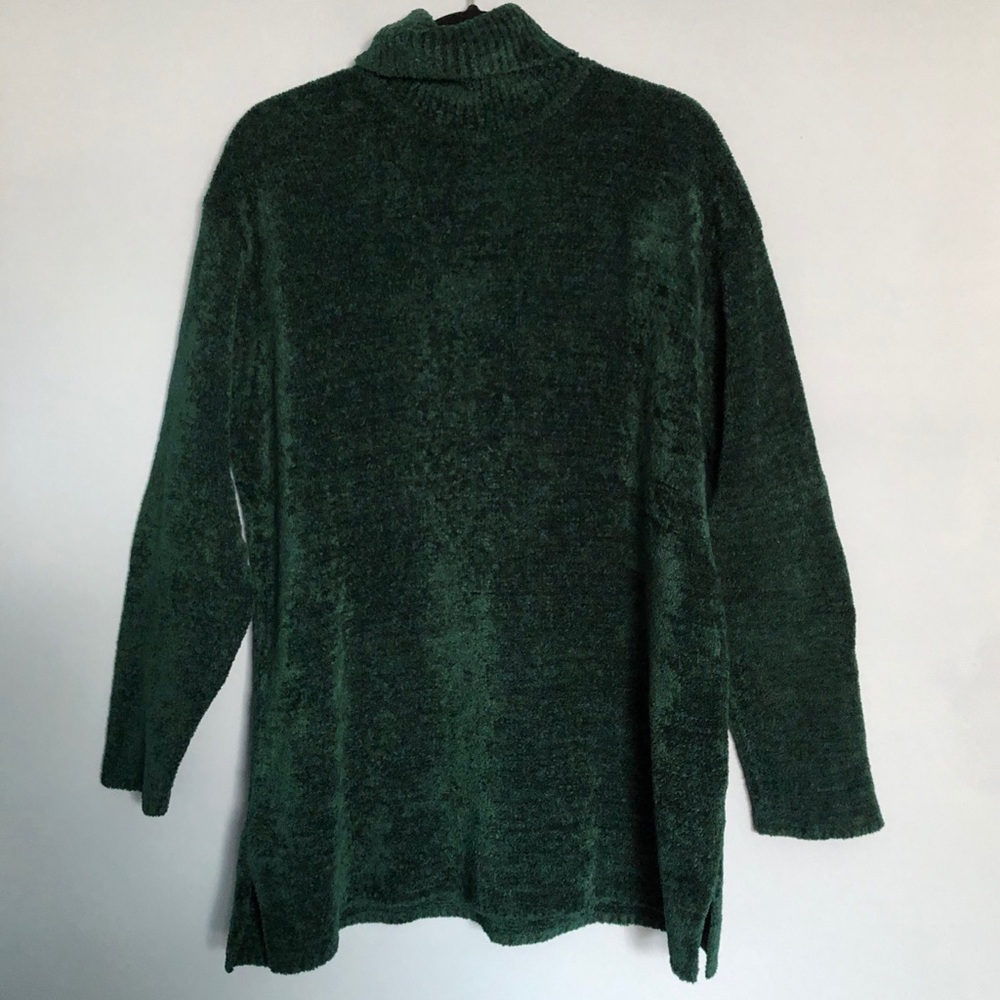 Green turtle neck sweater
